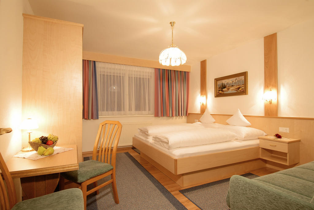 פונדס Hotel Edelweiss מראה חיצוני תמונה