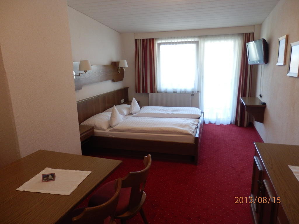 פונדס Hotel Edelweiss מראה חיצוני תמונה
